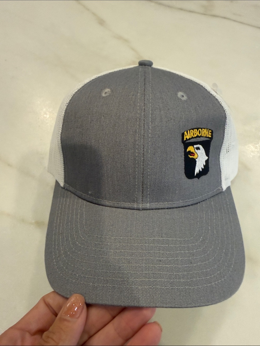 NWT AIRBORNE Us Army White and Gray Trucker Cap with Airborne Logo